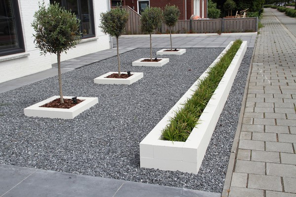 Allée de jardin en gravillons à Trouville-la-Haule