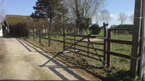 Pose de clôture à Trouville-la-Haule